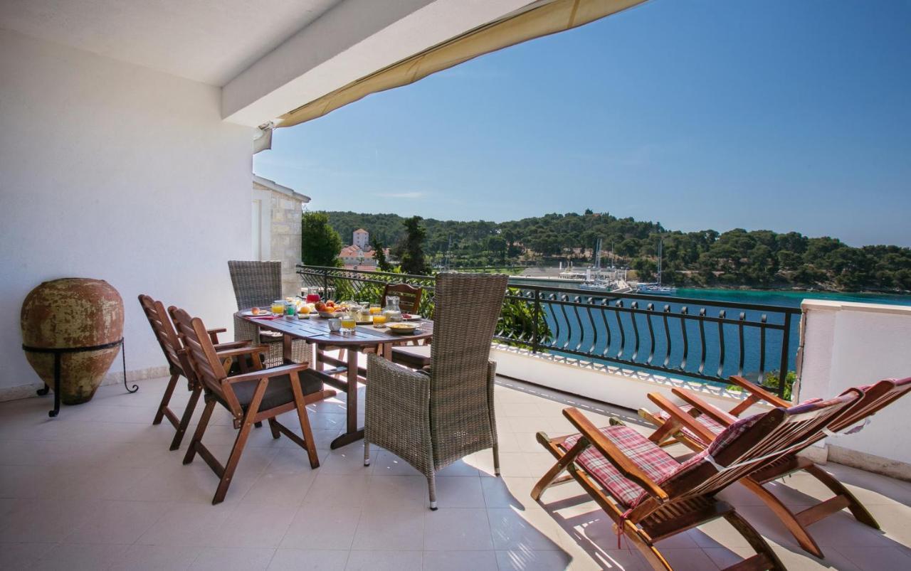 Golden View Luxury Apartment Maslinica Eksteriør bilde