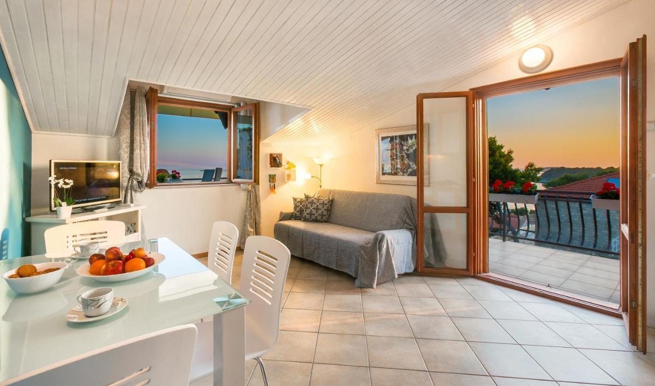 Golden View Luxury Apartment Maslinica Eksteriør bilde